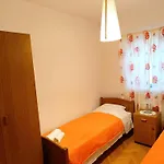 Apartment Bile - Close To The Beach, Shops, Airport Kaštela