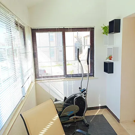 Apartment Bile - Close To The Beach, Shops, Airport Kastela